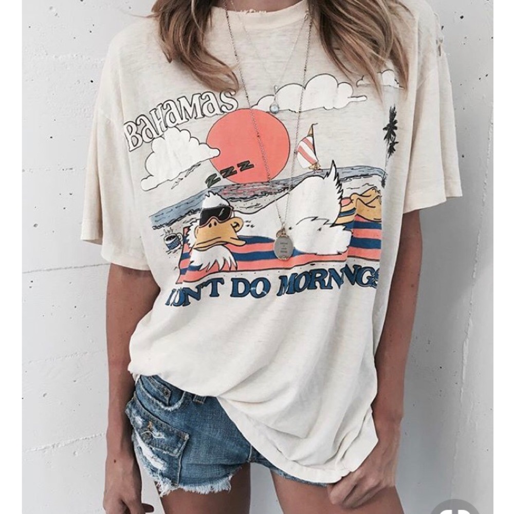 2 Surprise Vintage Graphic Tees - Picture 5 of 8